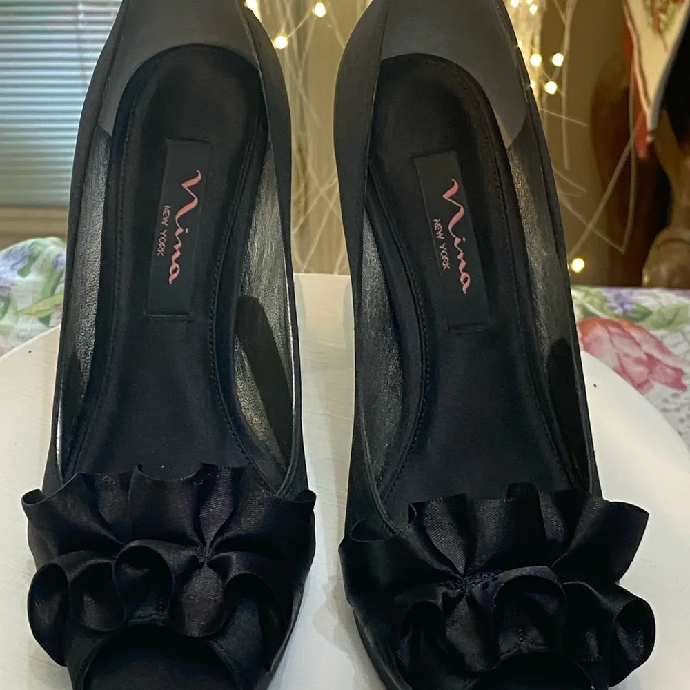 Size 6.5 Nina of New York 4 1/2” high heel shoes. - Picture 3 of 3